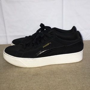 Puma sneakers 🖤